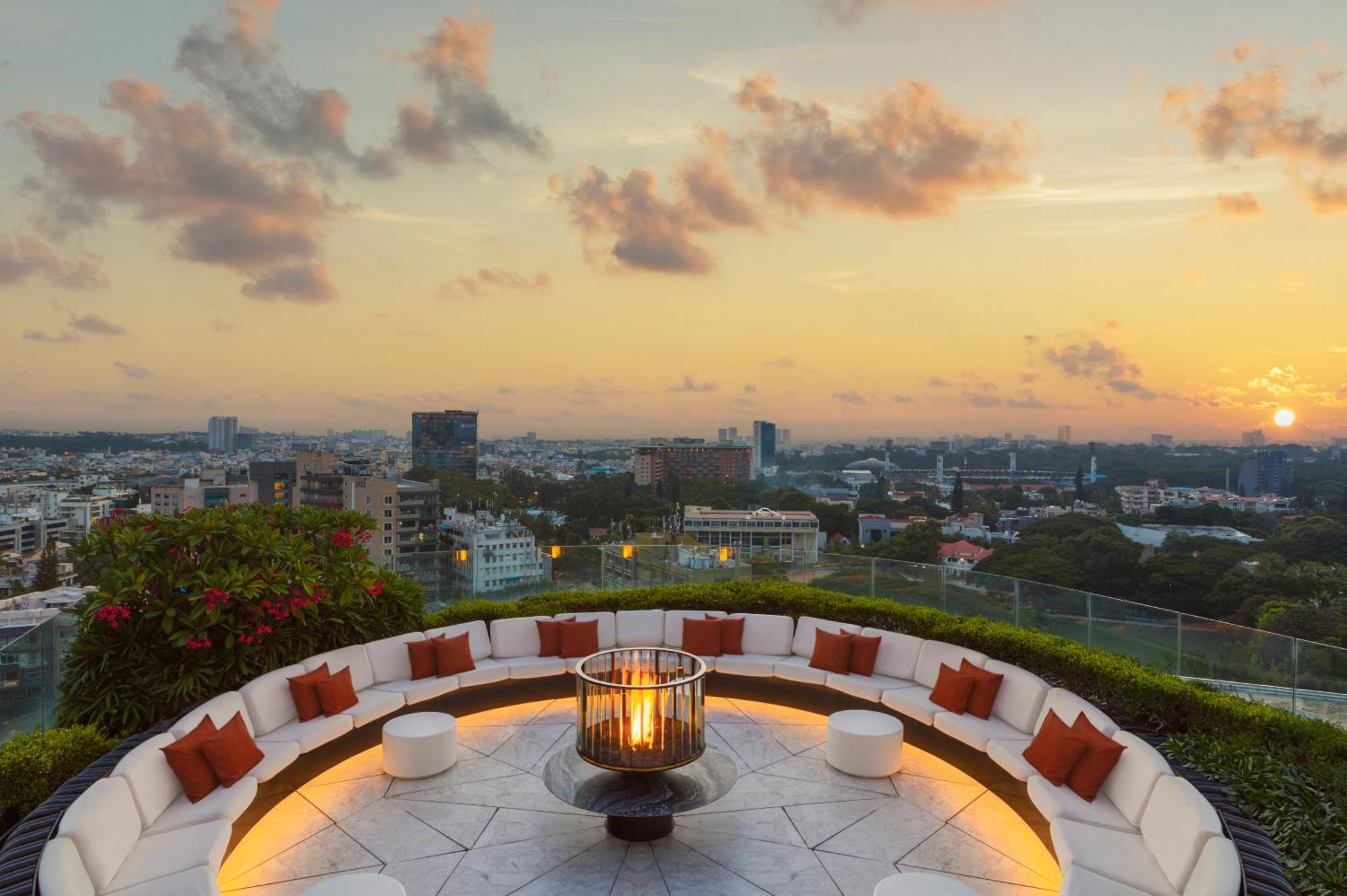 The Ritz - Carlton, Bangalore Exteriör bild