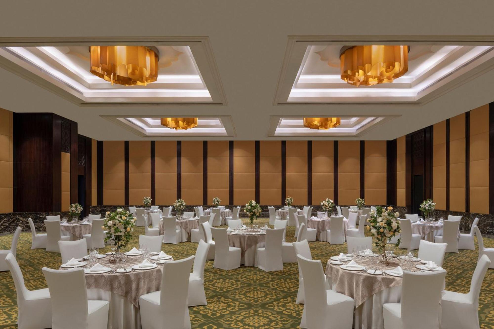 The Ritz - Carlton, Bangalore Exteriör bild