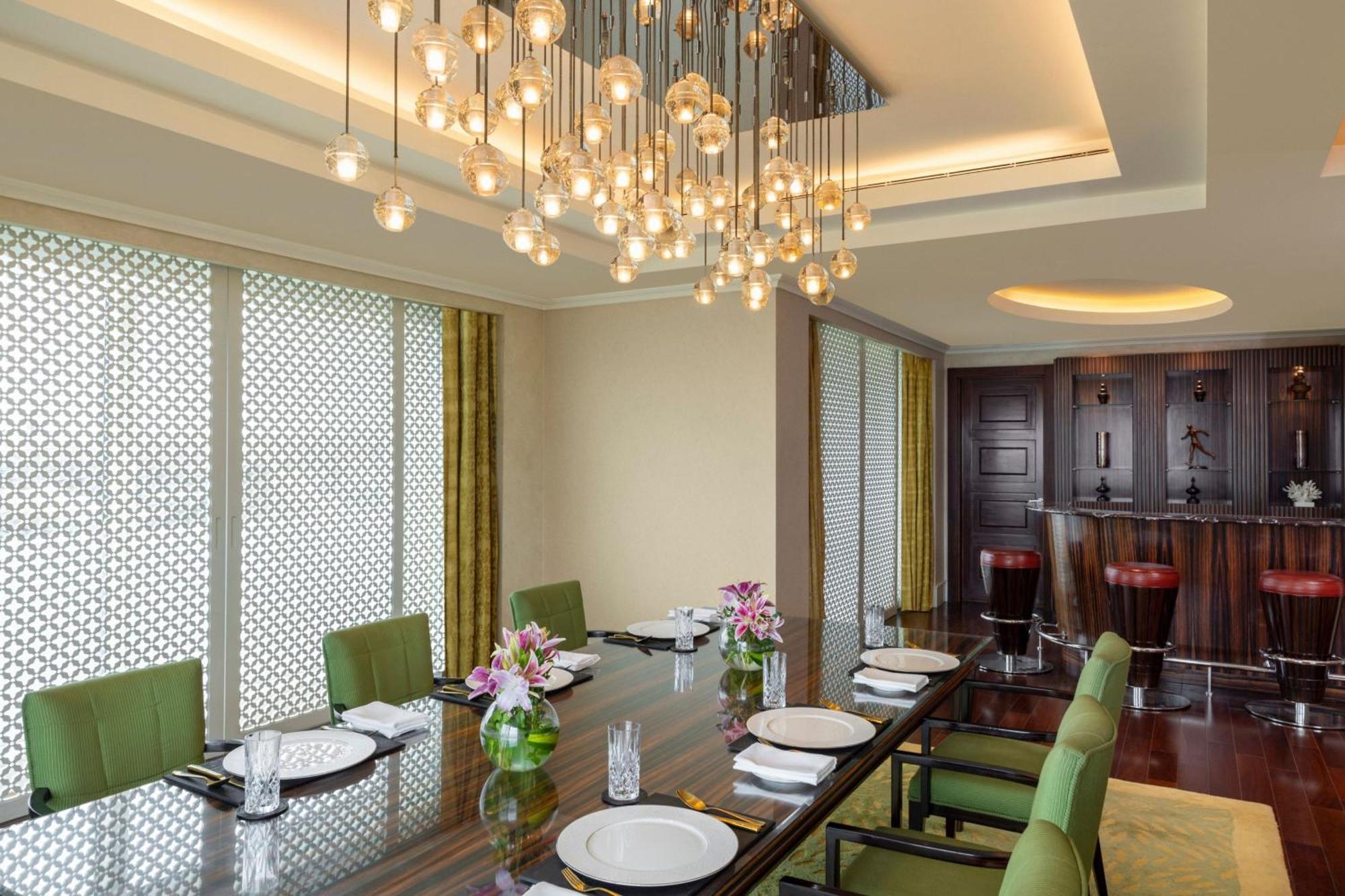 The Ritz - Carlton, Bangalore Exteriör bild